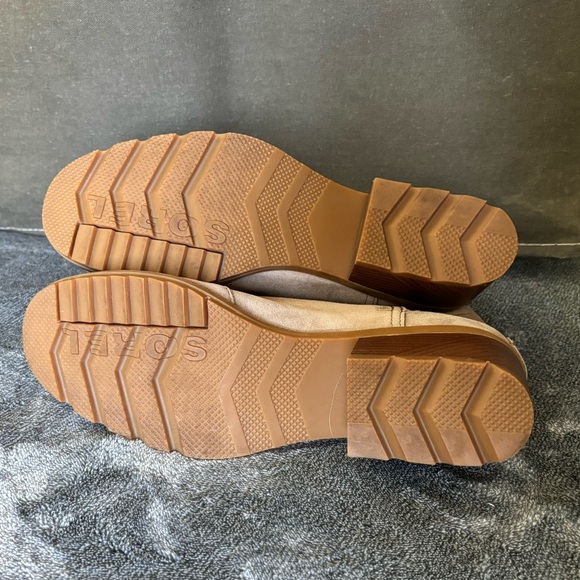 NWOT Sorel Cate tan suede ankle boots w cut out sides and a block heel 
Size 9 - Picture 3 of 6